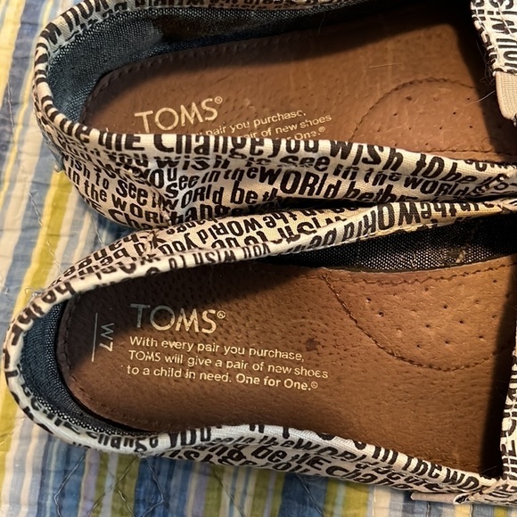 Last chance !!!Toms size woman’s 7. Be the change you wish to see in the world. - Picture 4 of 5